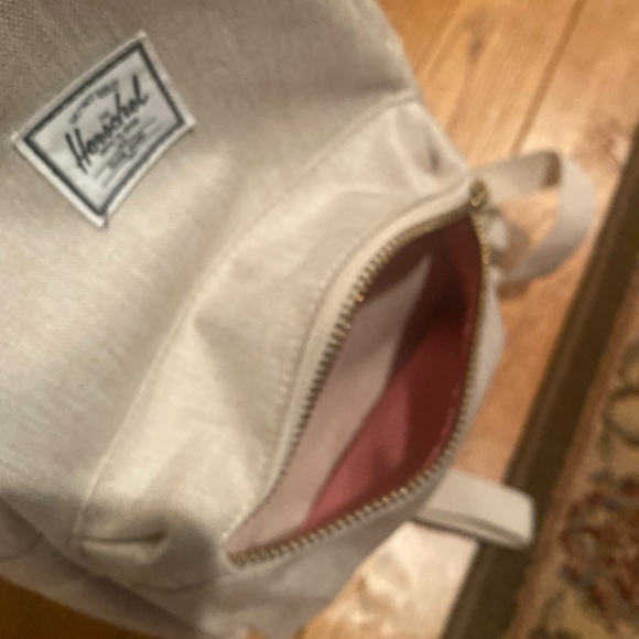 NWOT Herschel Cream Backpack - Picture 7 of 7